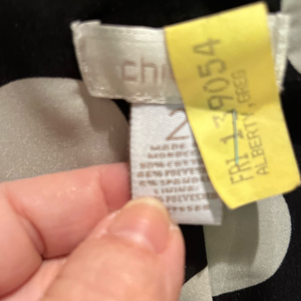 28. WOMENS CHICO’S 2/L DETAIL JACKET - Picture 3 of 7